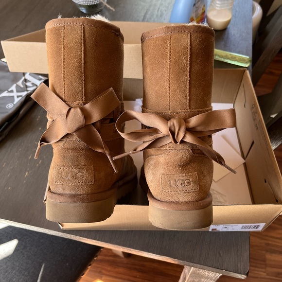 Womens UGG Classic Short Lace Suede Winter Boots Chestnut - Picture 4 of 7